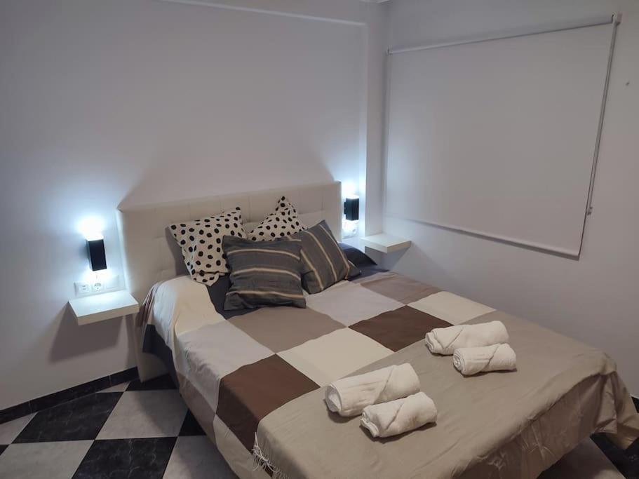 Apartamento En Playa Carvajal フエンヒロラ エクステリア 写真