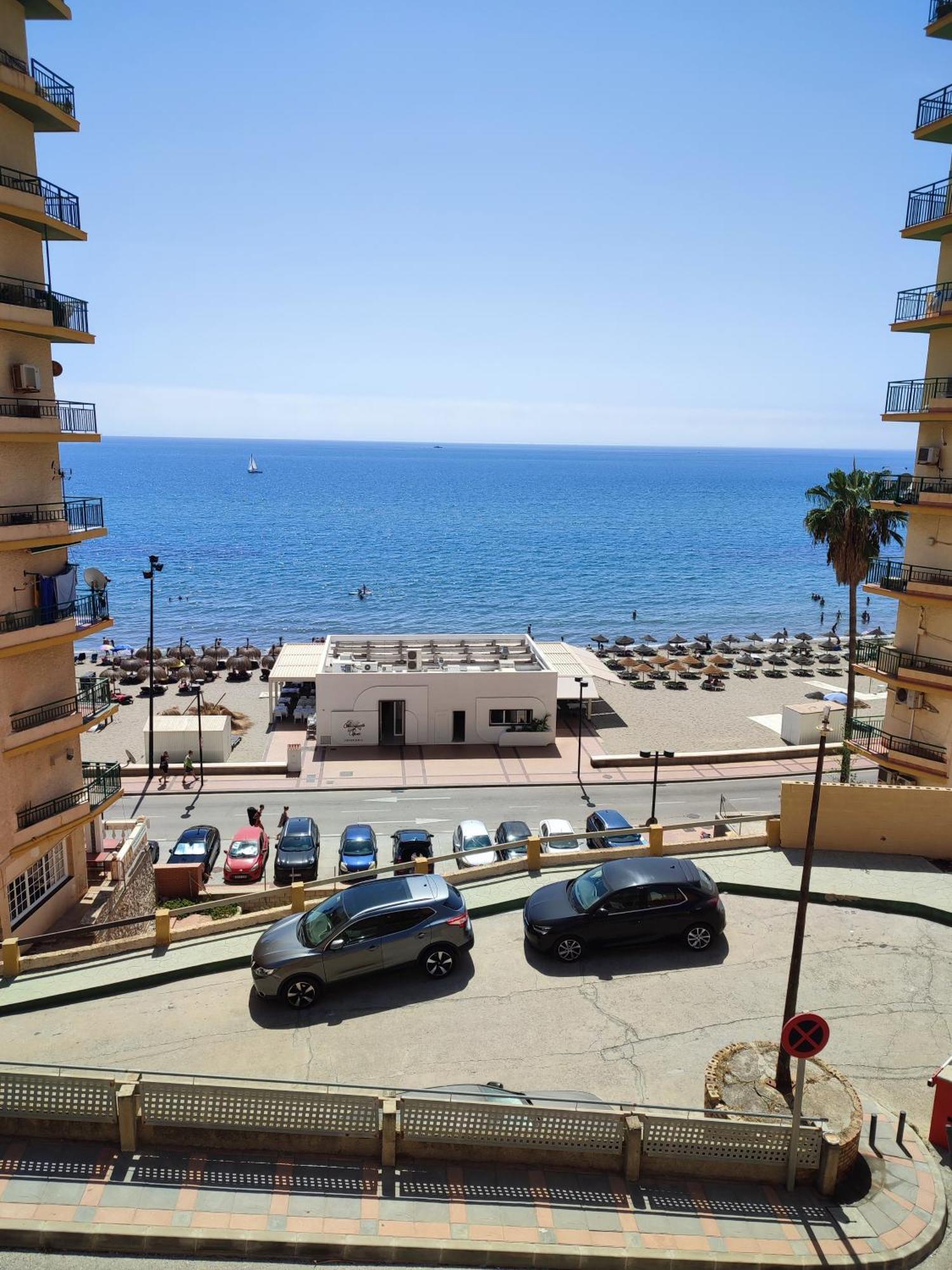 Apartamento En Playa Carvajal フエンヒロラ エクステリア 写真