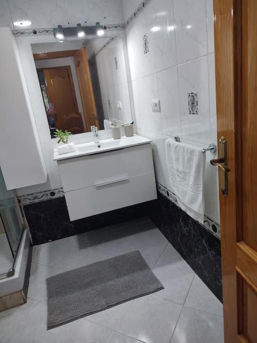 Apartamento En Playa Carvajal フエンヒロラ エクステリア 写真